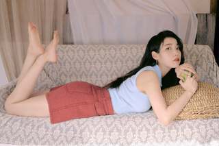 Ji-eun Lee feet photo thumbnail