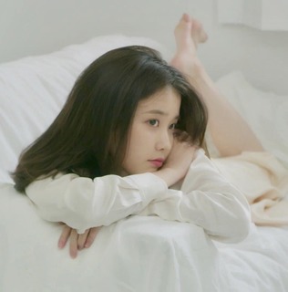 Ji-eun Lee feet photo thumbnail
