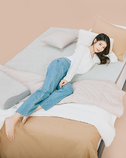 Ji-eun Lee feet photo thumbnail