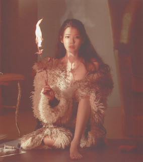 Ji-eun Lee feet photo thumbnail