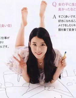 Ji-eun Lee feet photo thumbnail