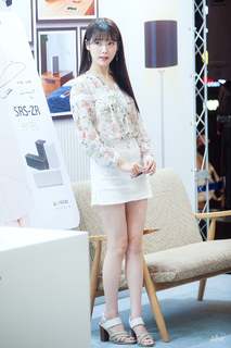 Ji-eun Lee feet photo thumbnail