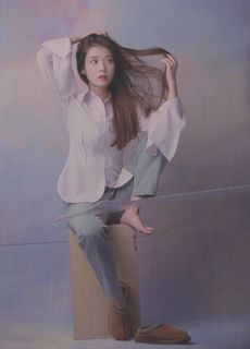 Ji-eun Lee feet photo thumbnail