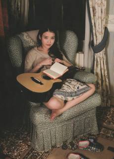 Ji-eun Lee feet photo thumbnail