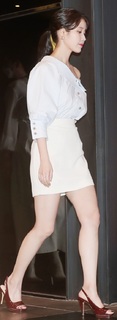 Ji-eun Lee feet photo thumbnail