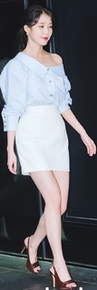 Ji-eun Lee feet photo thumbnail