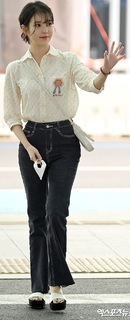 Ji-eun Lee feet photo thumbnail