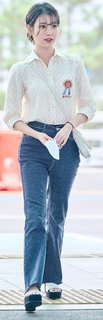Ji-eun Lee feet photo thumbnail