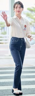 Ji-eun Lee feet photo thumbnail