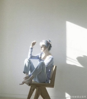 Ji-eun Lee feet photo thumbnail