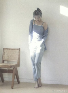 Ji-eun Lee feet photo thumbnail