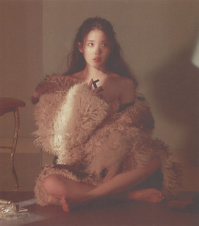 Ji-eun Lee feet photo thumbnail