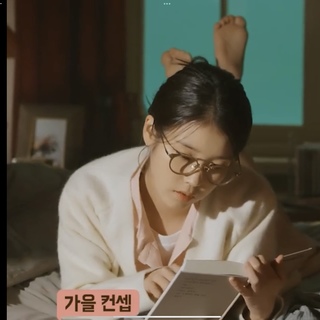 Ji-eun Lee feet photo thumbnail