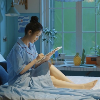 Ji-eun Lee feet photo thumbnail