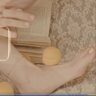 Ji-eun Lee feet photo thumbnail