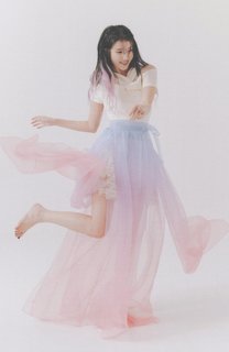 Ji-eun Lee feet photo thumbnail