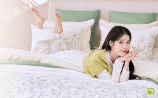 Ji-eun Lee feet photo thumbnail