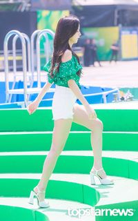 Ji-soo Kim feet photo thumbnail