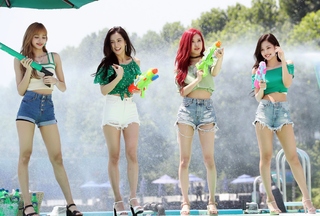 Ji-soo Kim feet photo thumbnail