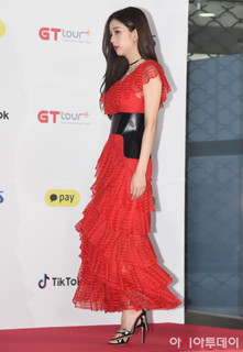 Ji-soo Kim feet photo thumbnail