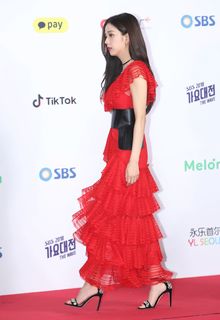 Ji-soo Kim feet photo thumbnail