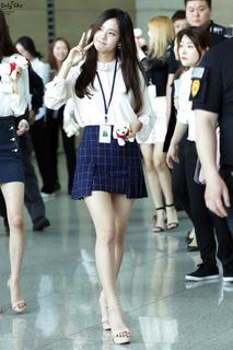 Ji-soo Kim feet photo thumbnail