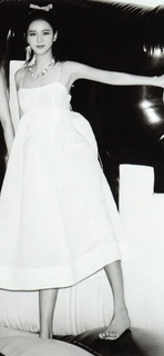 Ji-soo Kim feet photo thumbnail