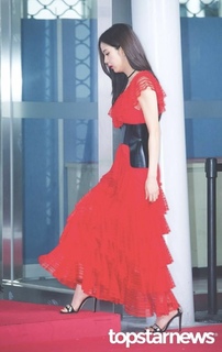 Ji-soo Kim feet photo thumbnail