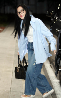 Ji-soo Kim feet photo thumbnail