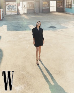 Ji-soo Kim feet photo thumbnail