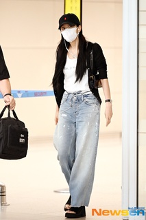 Ji-soo Kim feet photo thumbnail