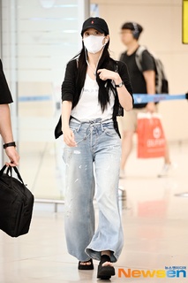 Ji-soo Kim feet photo thumbnail