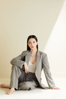 Ji-soo Kim feet photo thumbnail