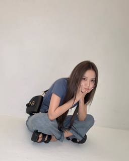 Ji-soo Kim feet photo thumbnail