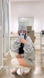 Ji-soo Kim feet photo thumbnail