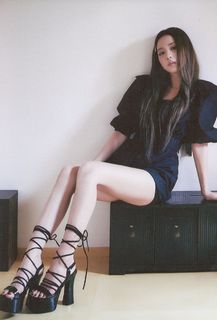 Ji-soo Kim feet photo thumbnail