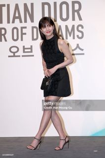 Ji-soo Kim feet photo thumbnail