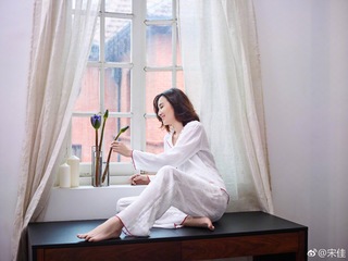 Jia Song feet photo 11