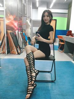 Jiaying Zhang feet photo 6