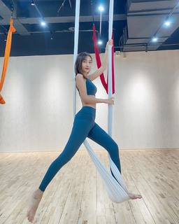 Jiaying Zhang feet photo 3