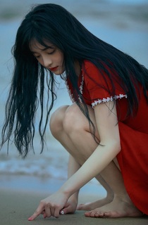 Jieqiong Zhou feet photo 1
