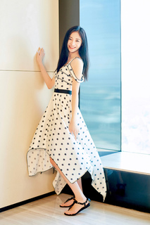 Jieqiong Zhou feet photo 3