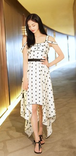 Jieqiong Zhou feet photo 1