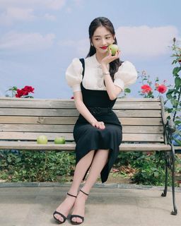 Jieqiong Zhou feet photo 4