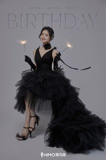 Jieqiong Zhou feet photo 2