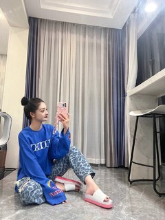 Jieqiong Zhou feet photo 17