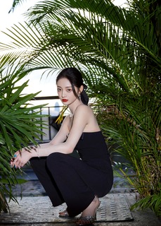 Jieqiong Zhou feet photo 12