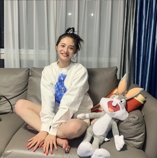 Jieqiong Zhou feet photo 5