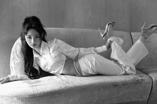 Jieqiong Zhou feet photo 11