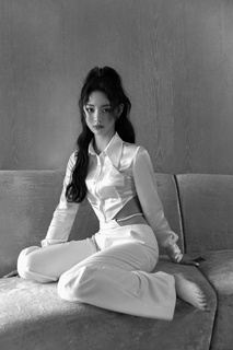 Jieqiong Zhou feet photo 10